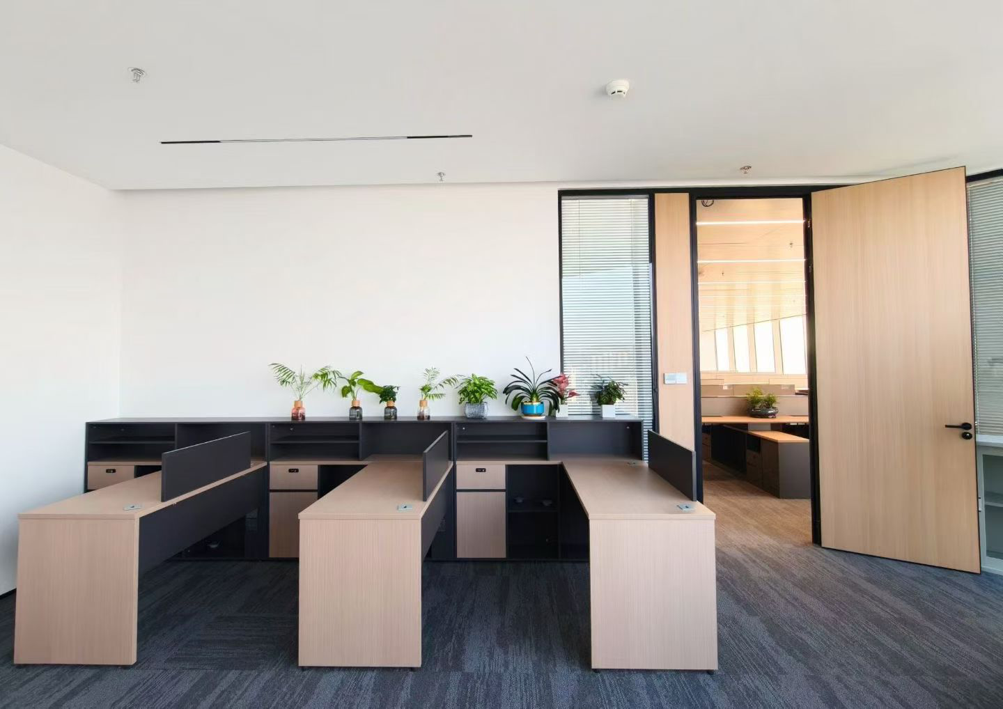 Najnowsze blogi firmy Foshan Furniture Source Factory Transparentna produkcja Jeden na jednym design
