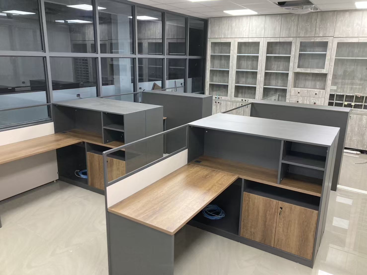 Najnowsze blogi firmy Pożegnaj patchwork i zmień porządek w biurze dzięki „jedności” – kompleksowemu studium przypadku mebli biurowych z życia wziętych