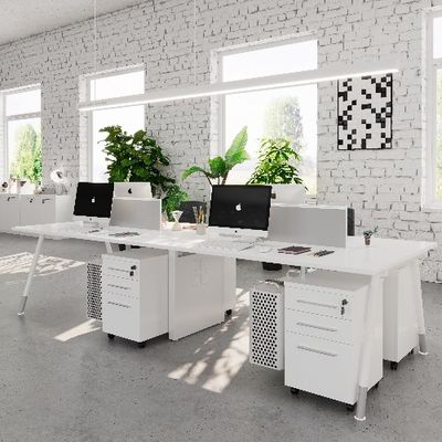 kupować Białe biurko dla czterech osób z rozdzielnicą ekranu, szafą do przechowywania i rackem głównego komputera online manufacture
