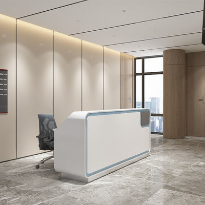 kupować Wsparcie dostosowania Nowoczesny minimalistyczny biały panel przedni Recepcja Stolik z niebieską ramą dla biura Hotel Firma Wjazd do szpitala powitania klientów online manufacture